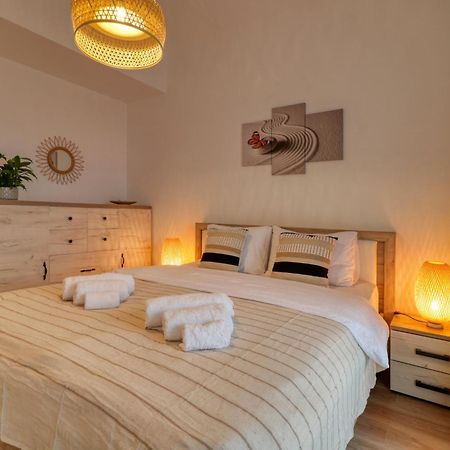Relaxation Station: Cozy Apartment with Smart Features near Ior Park Bucharest Exterior photo