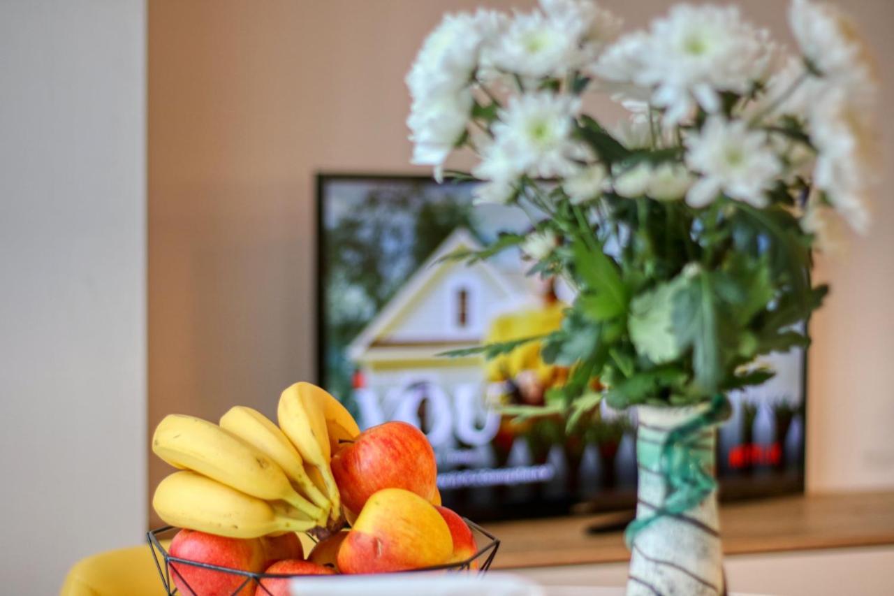 Relaxation Station: Cozy Apartment with Smart Features near Ior Park Bucharest Exterior photo