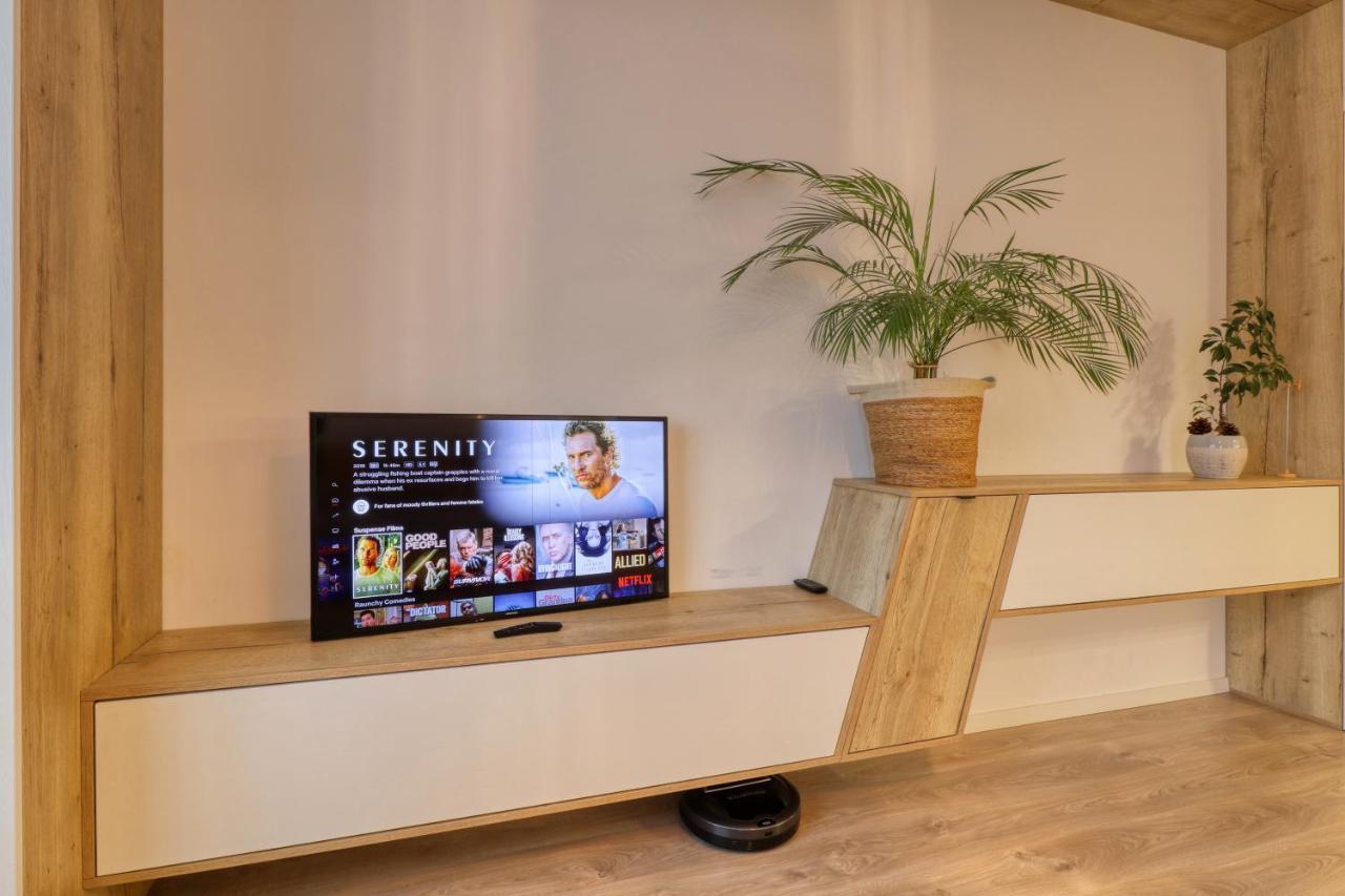 Relaxation Station: Cozy Apartment with Smart Features near Ior Park Bucharest Exterior photo