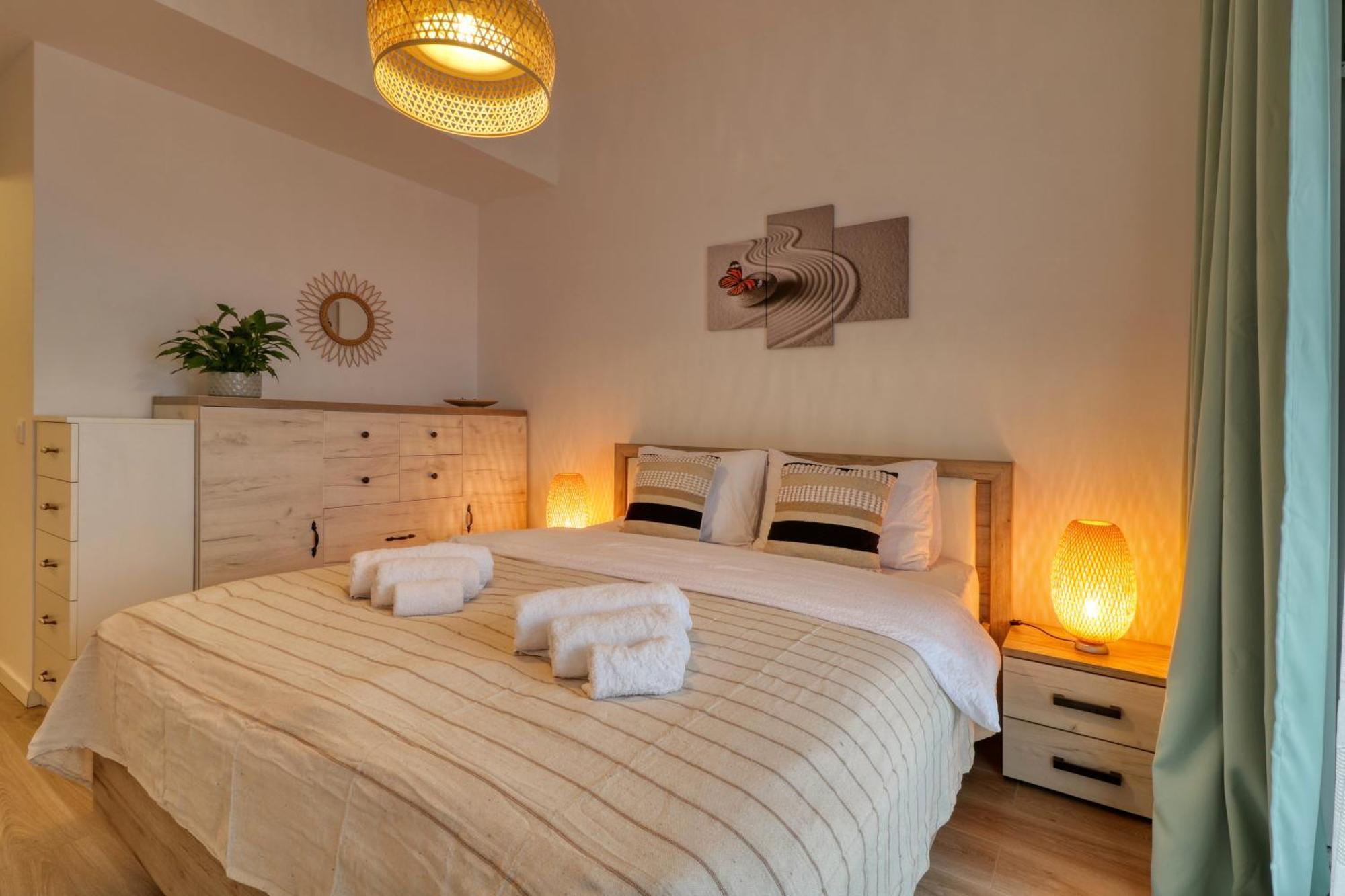Relaxation Station: Cozy Apartment with Smart Features near Ior Park Bucharest Exterior photo